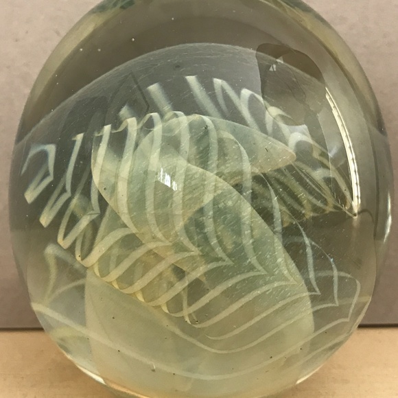 COLLECTORS SIGNED PAPERWEIGHT ENTWINED - Picture 10 of 13